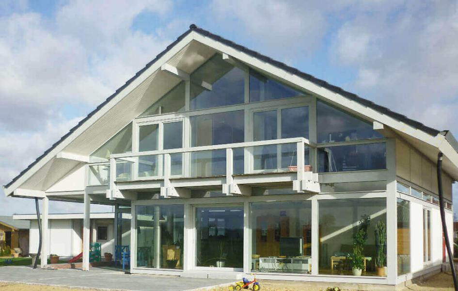 Holzhaus Skelett weiß, Referenz | © bei BEFRA Hausbau 2017